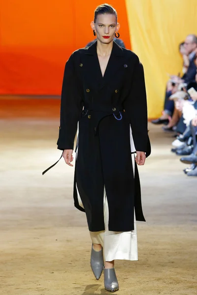 Look 25